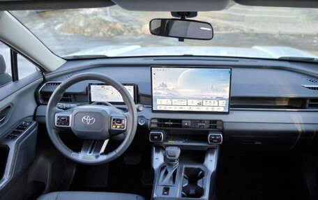 Toyota RAV4, 2026 год, 4 440 000 рублей, 21 фотография