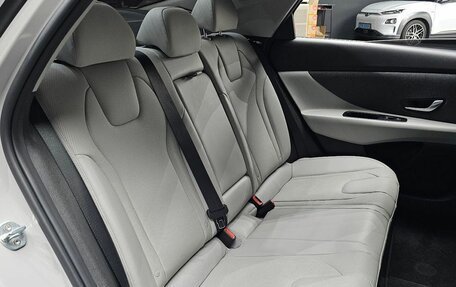 Hyundai Elantra, 2022 год, 2 100 000 рублей, 11 фотография