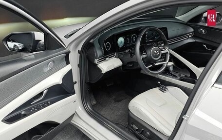 Hyundai Elantra, 2022 год, 2 100 000 рублей, 10 фотография