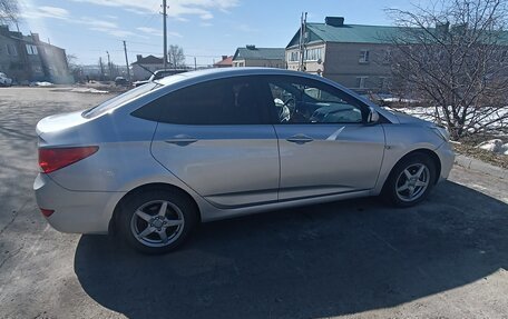 Hyundai Solaris II рестайлинг, 2011 год, 600 000 рублей, 2 фотография