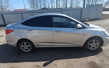 Hyundai Solaris II рестайлинг, 2011 год, 600 000 рублей, 5 фотография