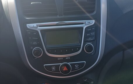 Hyundai Solaris II рестайлинг, 2011 год, 600 000 рублей, 8 фотография