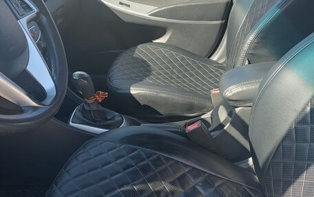 Hyundai Solaris II рестайлинг, 2011 год, 600 000 рублей, 7 фотография