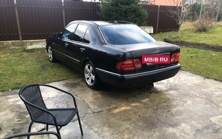 Mercedes-Benz E-Класс, 1999 год, 450 000 рублей, 2 фотография