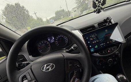 Hyundai Solaris II рестайлинг, 2015 год, 850 000 рублей, 2 фотография