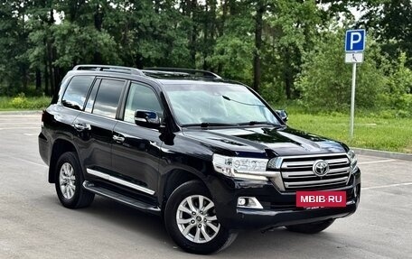 Toyota Land Cruiser 200, 2016 год, 5 310 000 рублей, 3 фотография