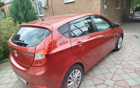 Hyundai Solaris II рестайлинг, 2011 год, 900 000 рублей, 3 фотография