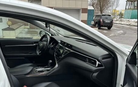 Toyota Camry, 2020 год, 2 800 000 рублей, 8 фотография