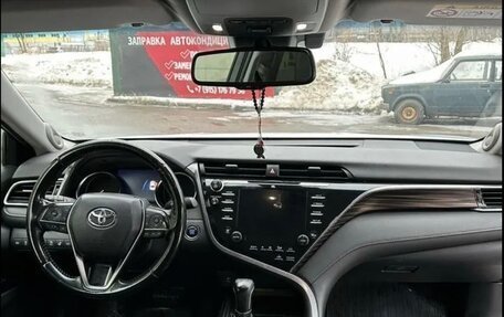 Toyota Camry, 2020 год, 2 800 000 рублей, 10 фотография