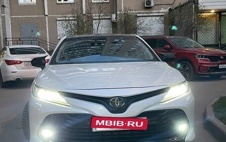 Toyota Camry, 2020 год, 2 800 000 рублей, 5 фотография