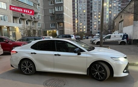 Toyota Camry, 2020 год, 2 800 000 рублей, 4 фотография