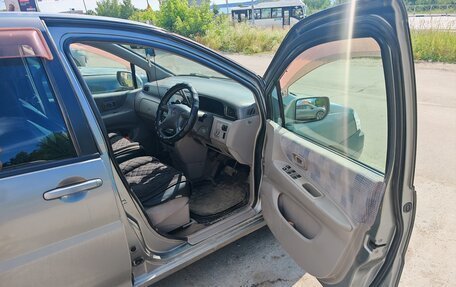 Nissan Prairie III, 2001 год, 335 000 рублей, 10 фотография