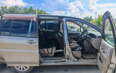 Nissan Prairie III, 2001 год, 335 000 рублей, 11 фотография
