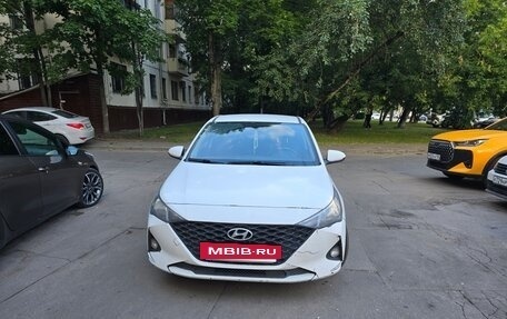 Hyundai Solaris II рестайлинг, 2021 год, 1 050 000 рублей, 3 фотография