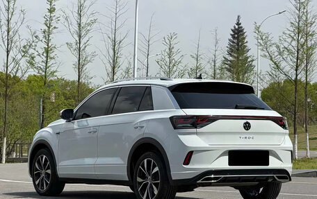 Volkswagen T-Roc I, 2023 год, 1 850 000 рублей, 4 фотография