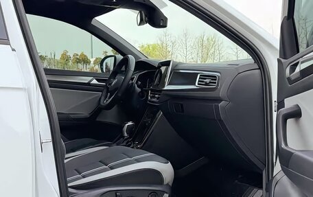 Volkswagen T-Roc I, 2023 год, 1 850 000 рублей, 14 фотография