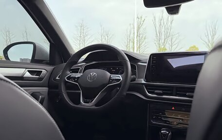 Volkswagen T-Roc I, 2023 год, 1 850 000 рублей, 12 фотография
