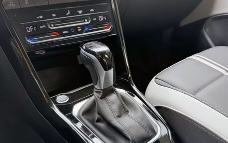 Volkswagen T-Roc I, 2023 год, 1 850 000 рублей, 18 фотография