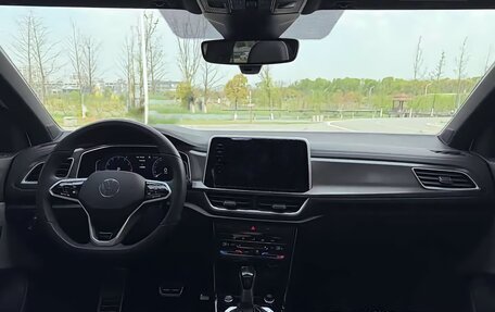 Volkswagen T-Roc I, 2023 год, 1 850 000 рублей, 20 фотография