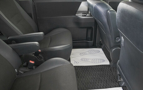 Toyota Voxy II, 2012 год, 599 000 рублей, 11 фотография