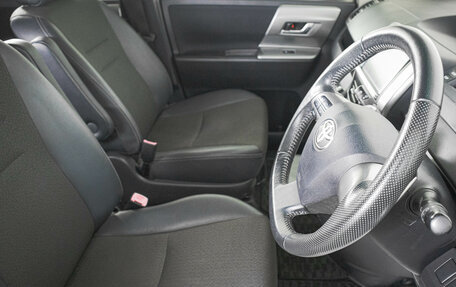 Toyota Voxy II, 2012 год, 599 000 рублей, 12 фотография