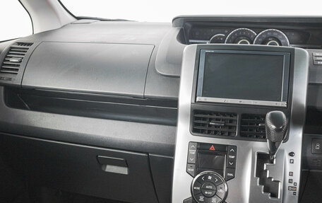 Toyota Voxy II, 2012 год, 599 000 рублей, 13 фотография