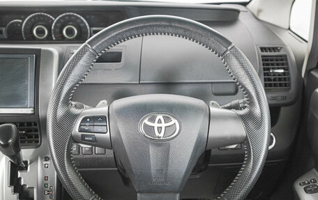 Toyota Voxy II, 2012 год, 599 000 рублей, 16 фотография