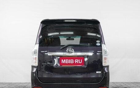 Toyota Voxy II, 2012 год, 599 000 рублей, 6 фотография