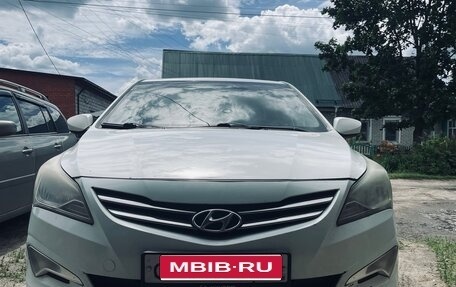 Hyundai Solaris II рестайлинг, 2015 год, 690 000 рублей, 1 фотография
