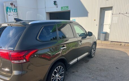 Mitsubishi Outlander III рестайлинг 3, 2017 год, 2 100 000 рублей, 3 фотография