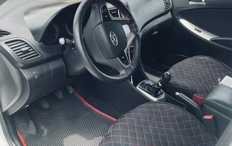 Hyundai Solaris II рестайлинг, 2015 год, 690 000 рублей, 5 фотография