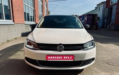 Volkswagen Jetta VI, 2012 год, 980 000 рублей, 2 фотография