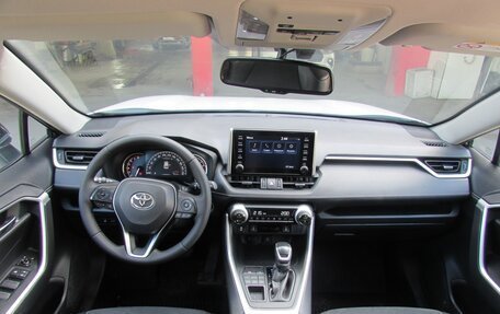 Toyota RAV4, 2021 год, 3 270 000 рублей, 7 фотография