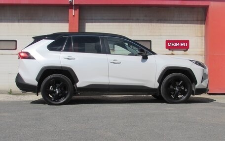 Toyota RAV4, 2021 год, 3 270 000 рублей, 2 фотография