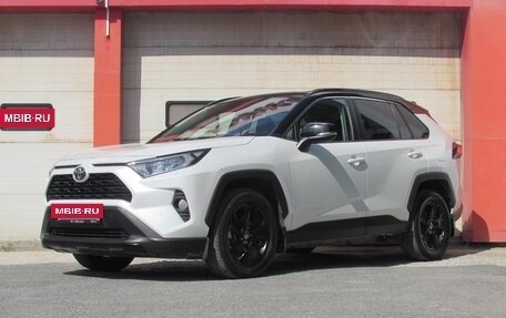 Toyota RAV4, 2021 год, 3 270 000 рублей, 4 фотография