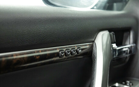 Toyota Land Cruiser 200, 2014 год, 3 145 000 рублей, 20 фотография