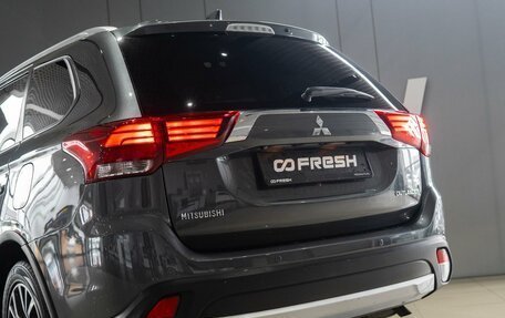 Mitsubishi Outlander III рестайлинг 3, 2018 год, 1 899 000 рублей, 6 фотография