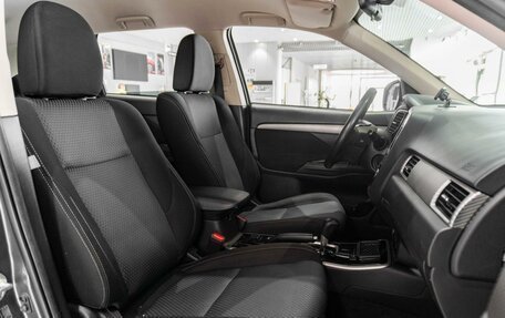Mitsubishi Outlander III рестайлинг 3, 2018 год, 1 899 000 рублей, 13 фотография