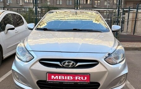 Hyundai Solaris II рестайлинг, 2013 год, 860 000 рублей, 1 фотография