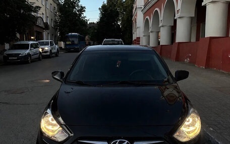 Hyundai Solaris II рестайлинг, 2013 год, 730 000 рублей, 1 фотография