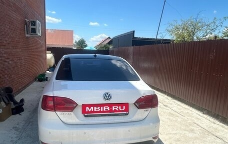 Volkswagen Jetta VI, 2013 год, 750 000 рублей, 3 фотография