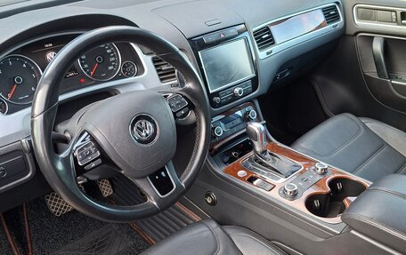 Volkswagen Touareg III, 2011 год, 2 300 000 рублей, 10 фотография