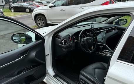 Toyota Camry, 2019 год, 3 050 000 рублей, 10 фотография