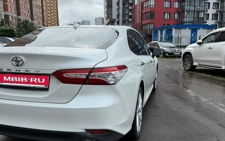 Toyota Camry, 2019 год, 3 050 000 рублей, 4 фотография