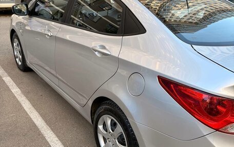 Hyundai Solaris II рестайлинг, 2013 год, 860 000 рублей, 2 фотография