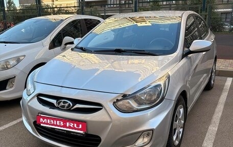Hyundai Solaris II рестайлинг, 2013 год, 860 000 рублей, 3 фотография