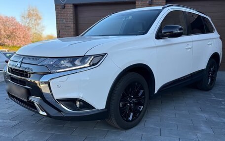 Mitsubishi Outlander III рестайлинг 3, 2019 год, 2 388 000 рублей, 1 фотография