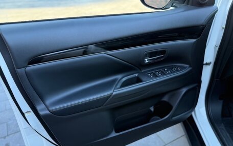 Mitsubishi Outlander III рестайлинг 3, 2019 год, 2 388 000 рублей, 5 фотография