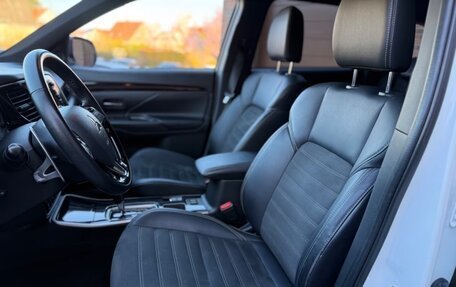 Mitsubishi Outlander III рестайлинг 3, 2019 год, 2 388 000 рублей, 4 фотография