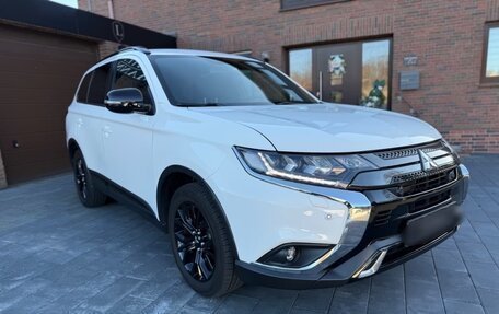 Mitsubishi Outlander III рестайлинг 3, 2019 год, 2 388 000 рублей, 3 фотография